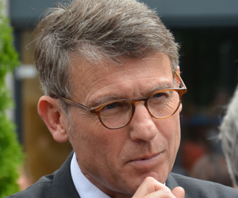 Vincent Peillon instaure une charte de laïcité dans les établissements scolaires